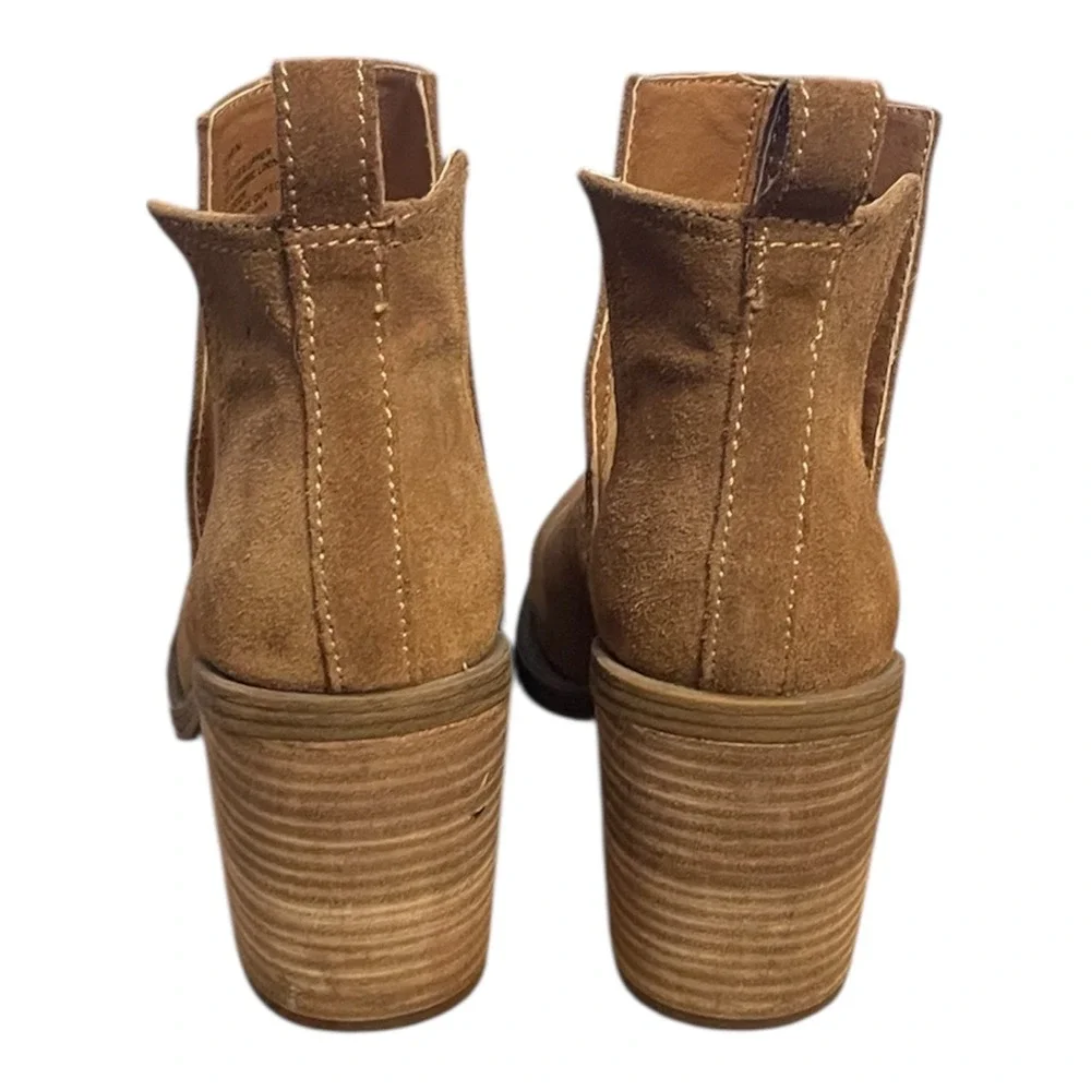 Steve Madden Sharini Tan Suede V-Cut Ankle Boots Block Heel‎ Womens 7M